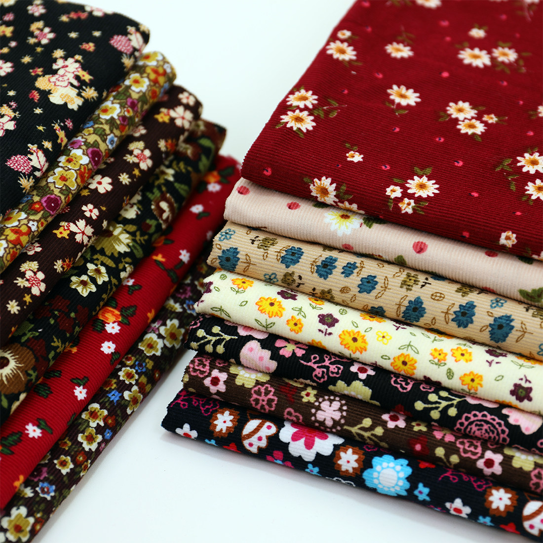 Textile Sewing Patterns - Tkanina sztruksowa w kwiatowy wzór, 100%